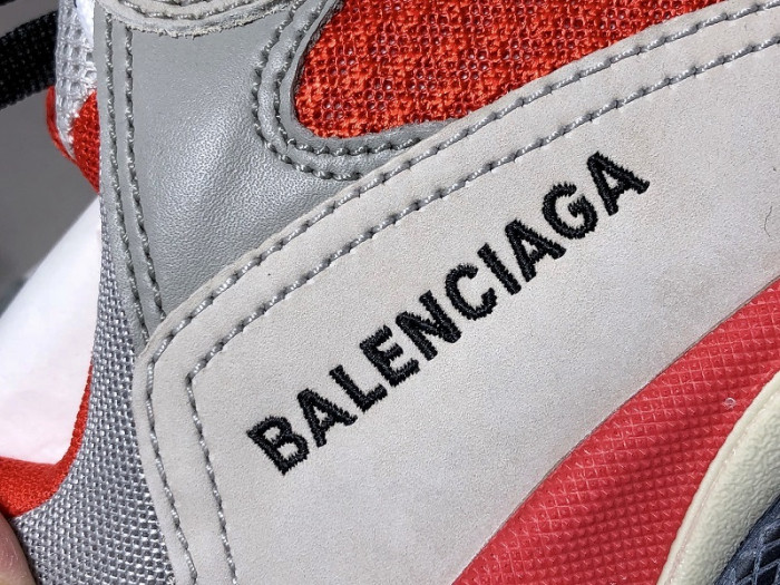 blcg triple s trainer grey red 536737 w09oh 6151