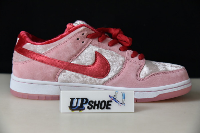 nike sb dunk low strangelove skateboards ct2552-800