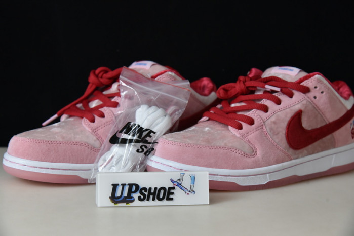 nike sb dunk low strangelove skateboards ct2552-800