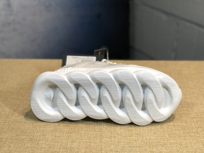 vers chain reaction sneakers