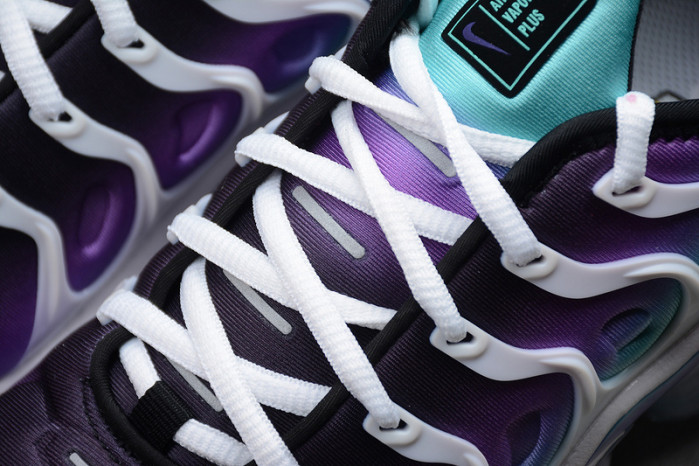 vapormax plus white/fierce purple 924453-101