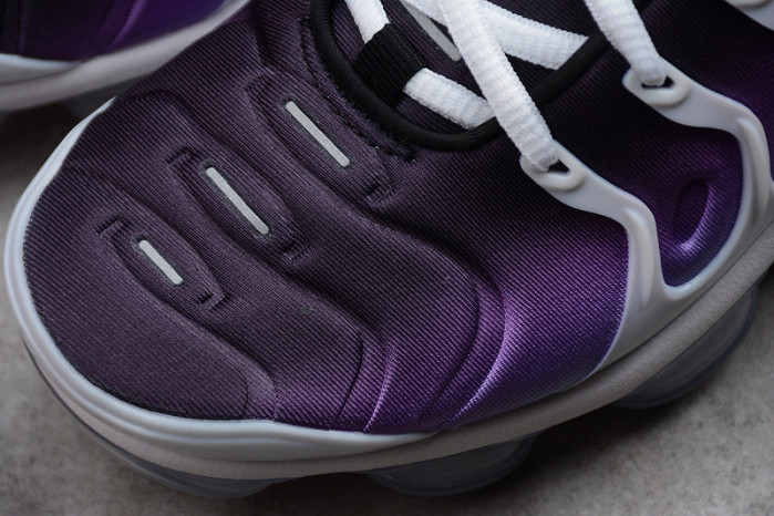 vapormax plus white/fierce purple 924453-101